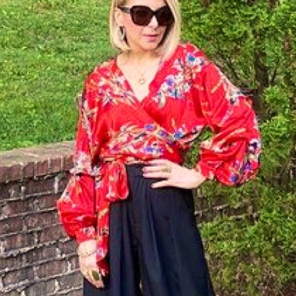RD & KoKo floral balloon puff ruched sleeves red wrap top with ties  Sz.XS